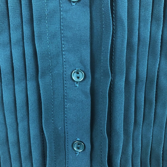 Doe & Rae Green Lace and Pleated Sleeveless Dress - Picture 5 of 8